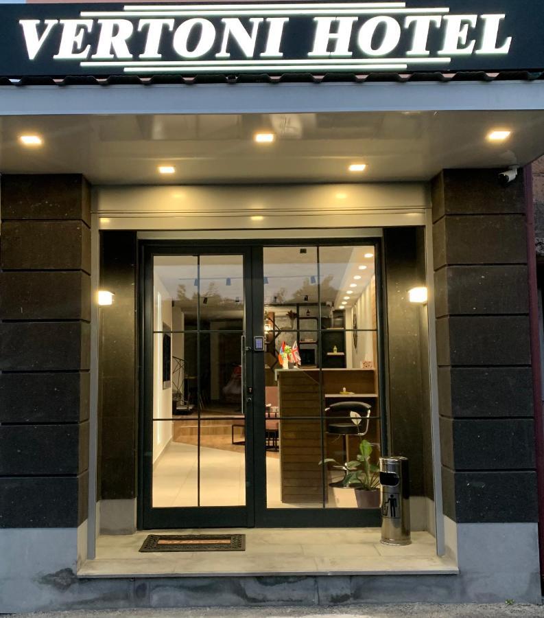 Vertoni Hotel Erivan Exterior foto